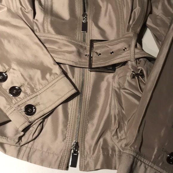 Great little European styled jacket. Size 4. - Picture 6 of 9